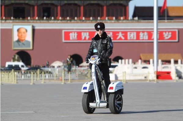 你的特警夢可以先從練習平衡車開始？來看看特種兵的新裝備